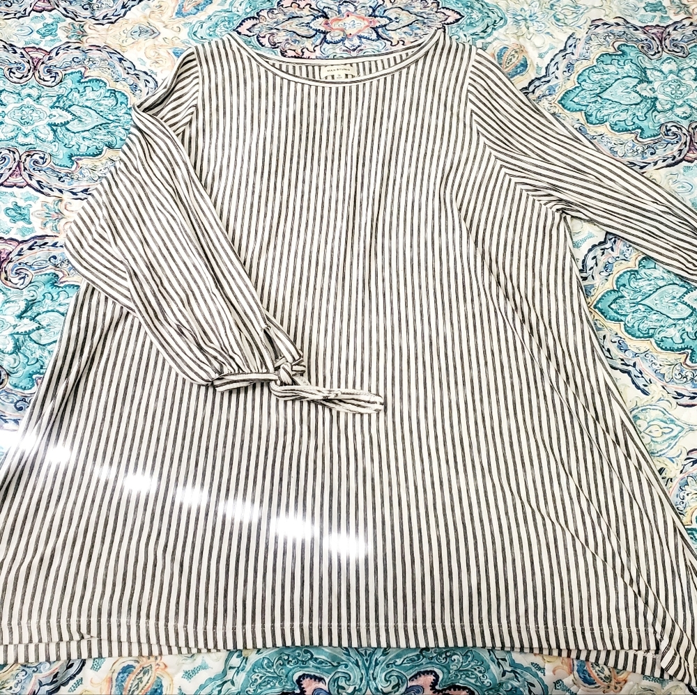 Max Studio 3/4 Tie Sleeve Top